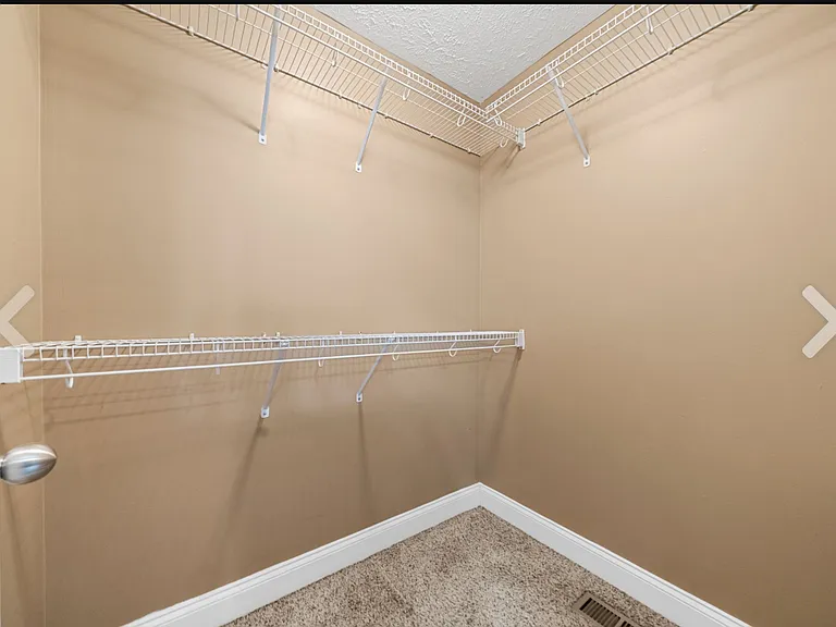 546 Falkland Cir — Photo 3