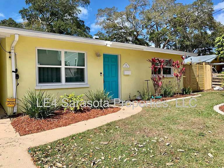 536 Lafayette Ct — Photo 1