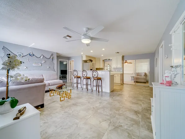 2225 Lauren Dr, Largo, FL 33774