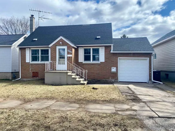1808 12th St, Menominee, MI 49858
