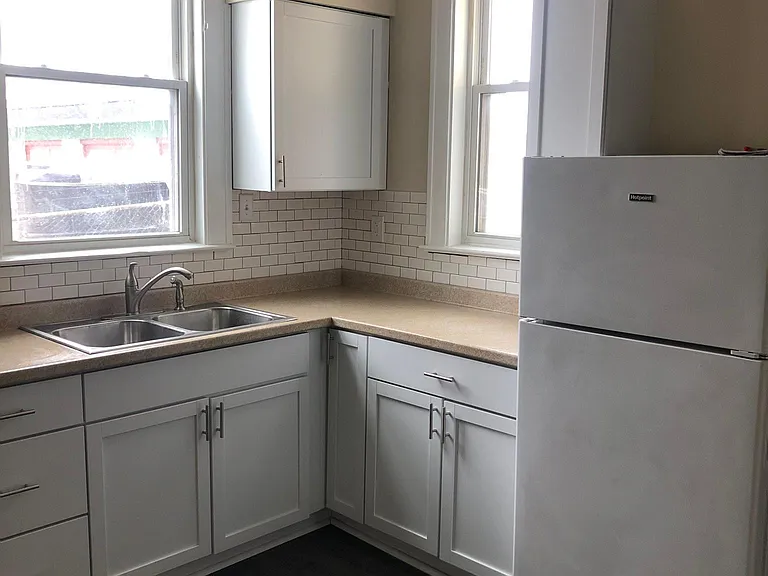 310 N Elm St — Photo 2