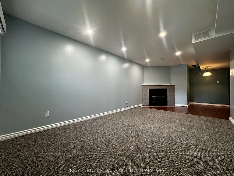 34 Engel Cres #A — Photo 10