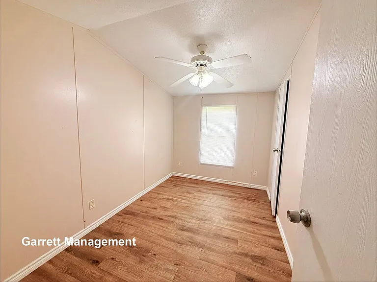 916 Iroquois Dr — Photo 14