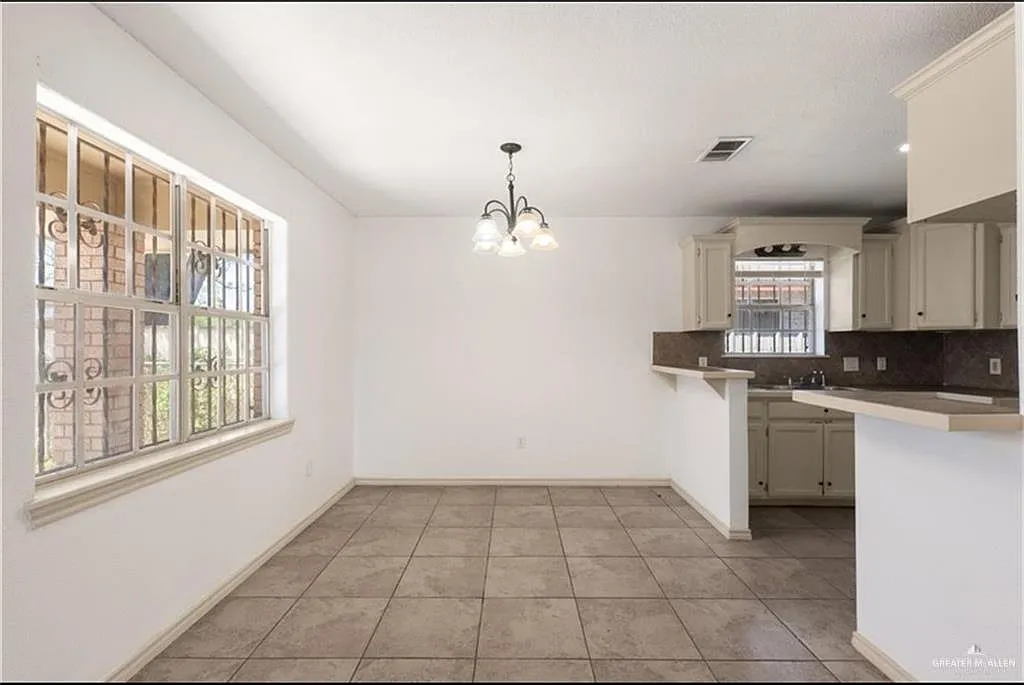 3 bed, 2.0 bath, 1218 sqft, $1,300 — Photo 4