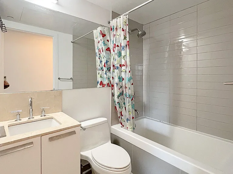 42 Charles St E #706 — Photo 4