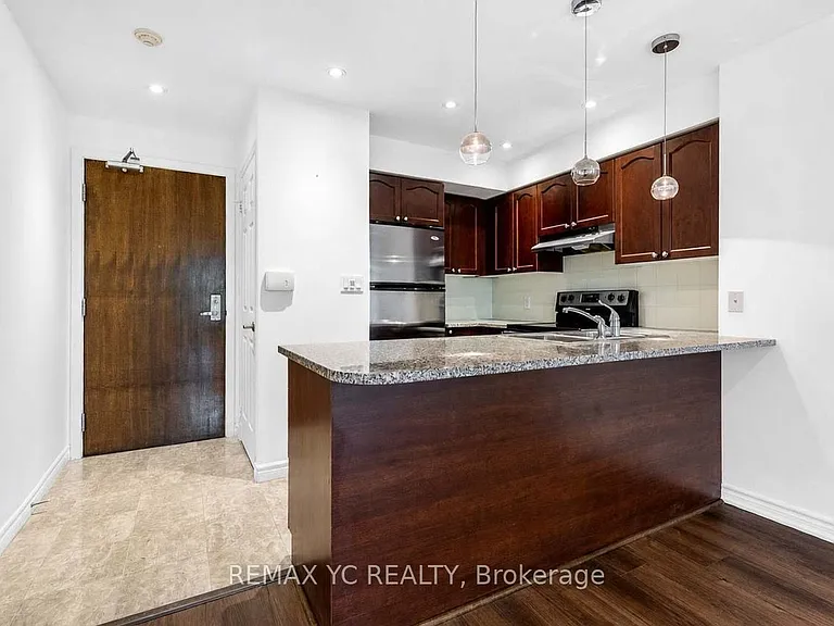 35 Hollywood Ave #216 — Photo 1