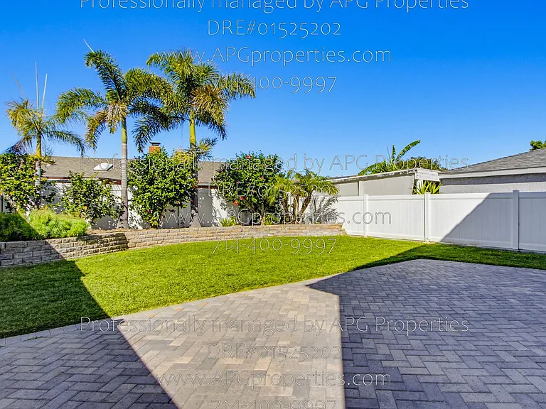 139 Thompson Ave — Photo 46
