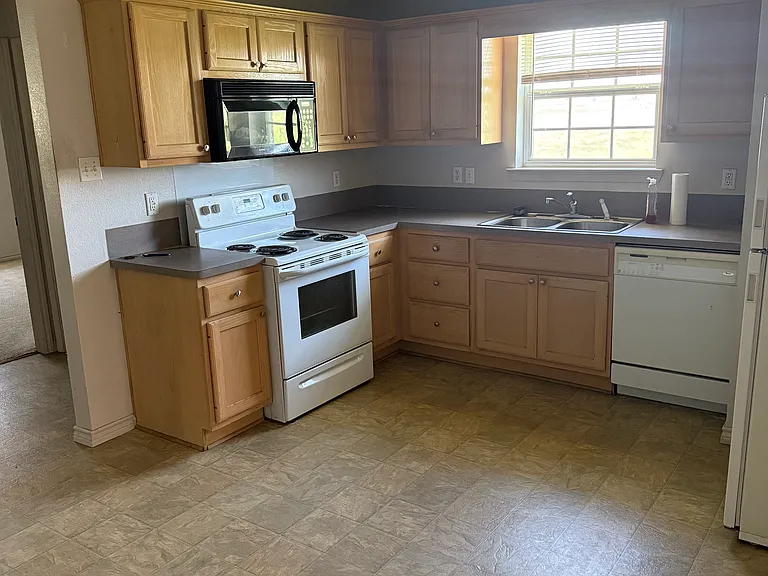 378 S Memorial St #402 — Photo 4