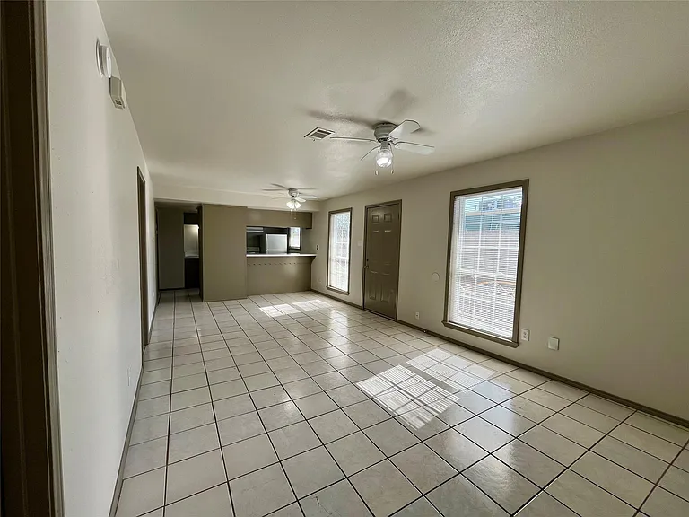 1042 W Village Ct #D — Photo 7