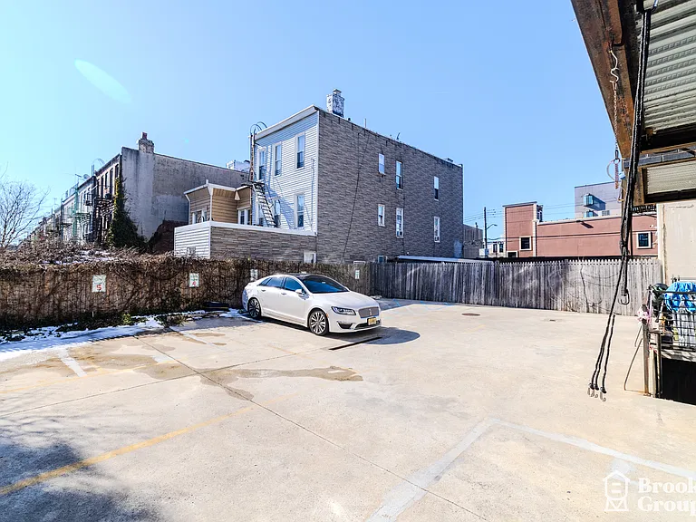 508 Seneca Ave #3C — Photo 9