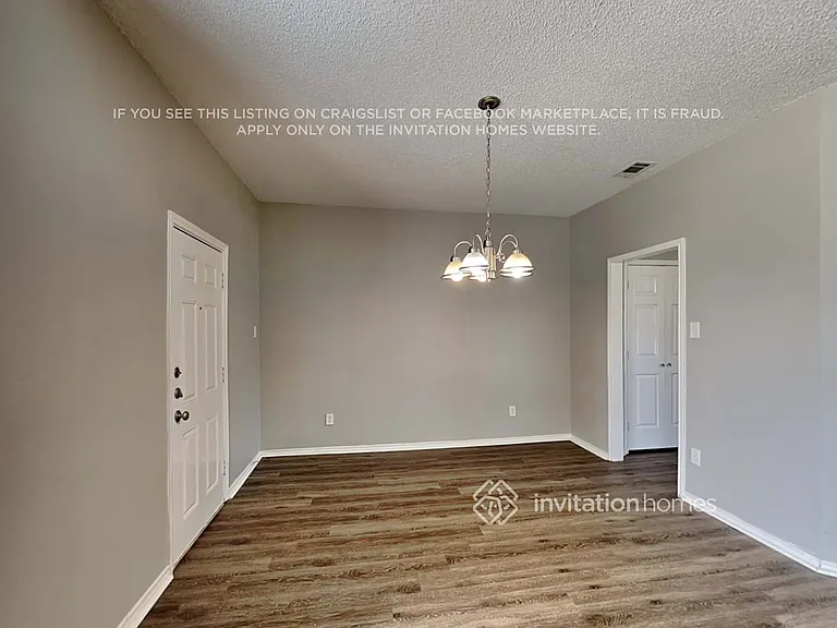 2317 Roanoke Cir — Photo 7