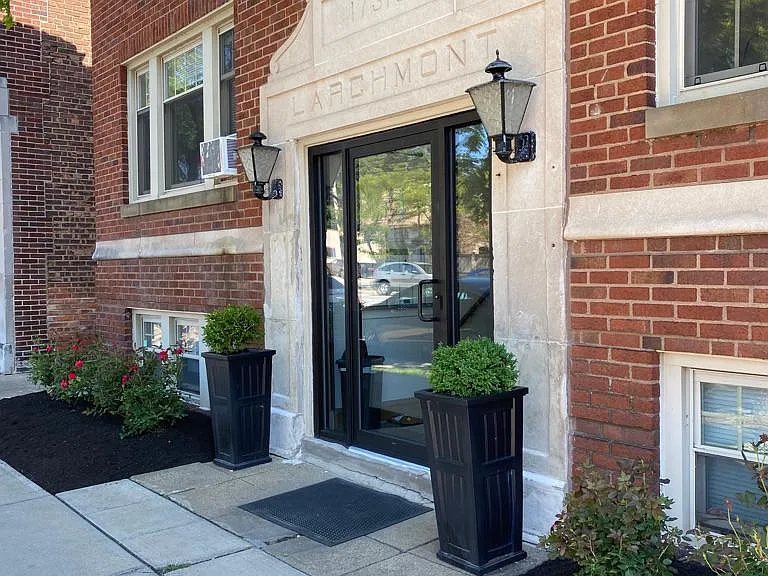 Larchmont Red Door Living — Photo 10