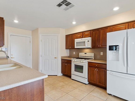 5th image of 5367 Blue Oat Ave