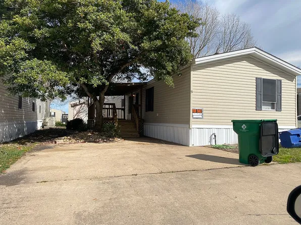 51 Artic St, Angleton, TX 77515