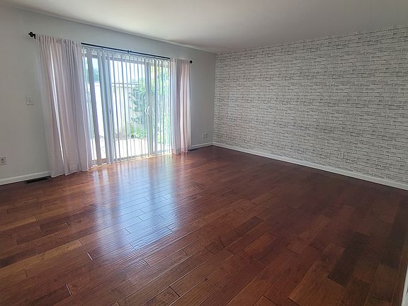 5th image of 41 Terrace Ct