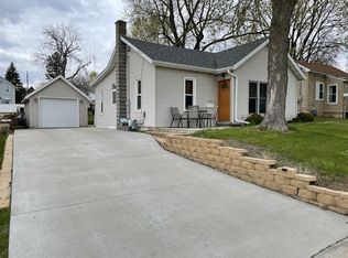 1710 E 1st St, Sterling, IL 61081