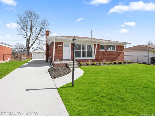 2425 Sherwood St, Trenton, MI 48183
