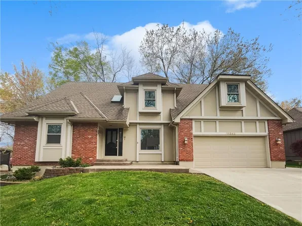11542 Hemlock St, Overland Park, KS 66210