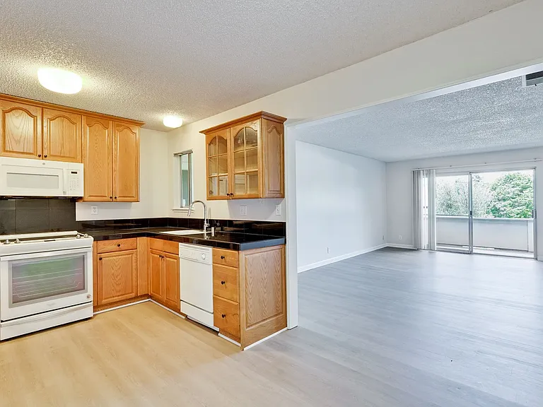 781 N Fair Oaks Ave #6 — Photo 9