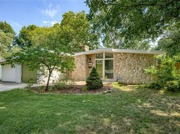 1301 NE 66th St, Gladstone, MO 64118