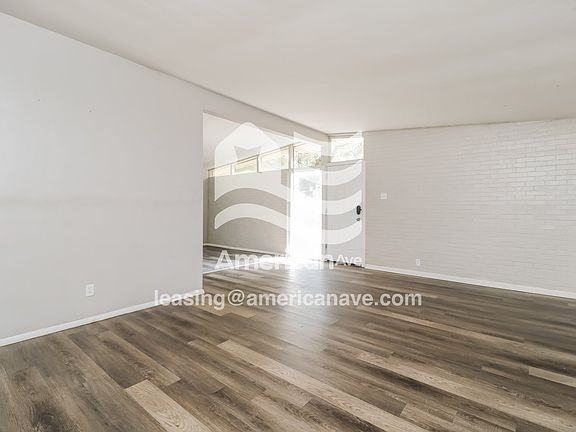 604287_003_living_room_13974989.jpg