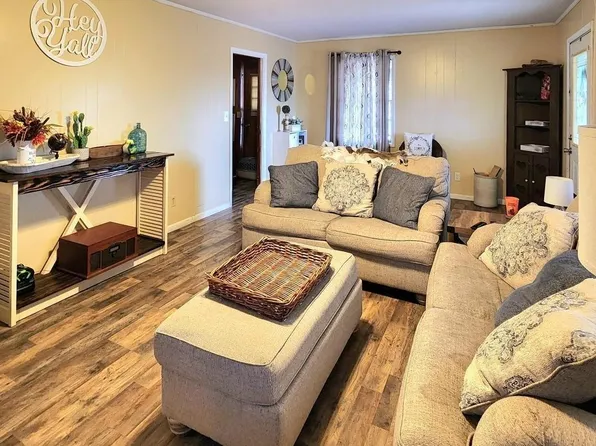 110 Circle Dr, Sand Rock, AL 35983