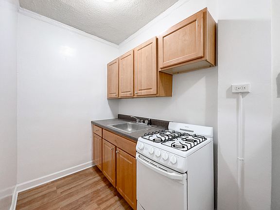 2nd image of 5417 N Kenmore Ave #D402