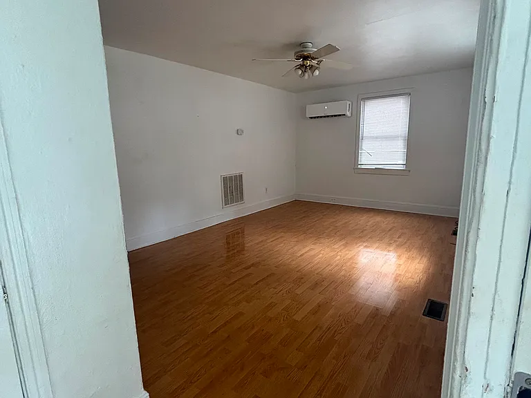 916 Carol St — Photo 11