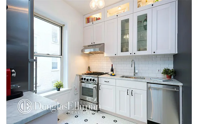 Sold by Douglas Elliman | media 10