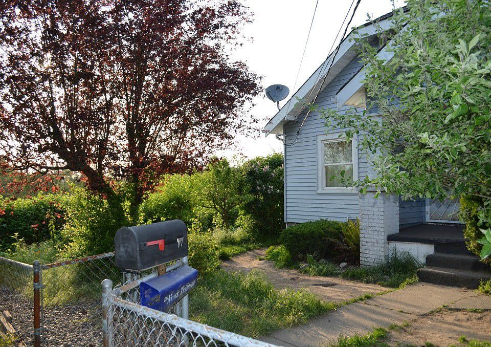 2nd image of 349 E 37th St
