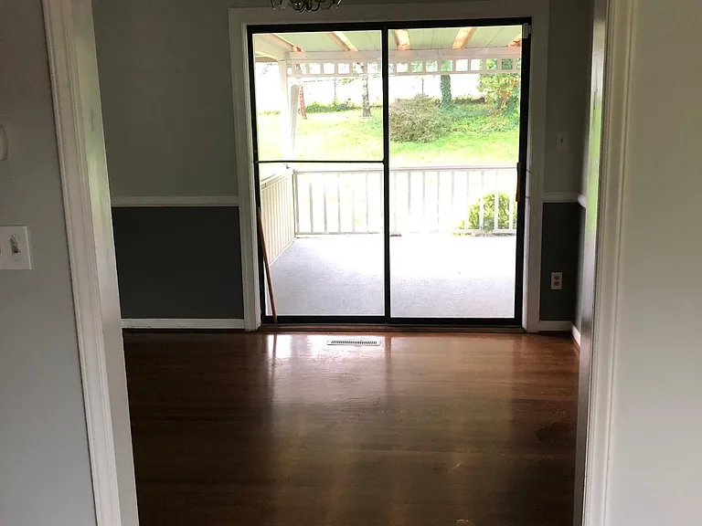 3036 Beacon Dr — Photo 3