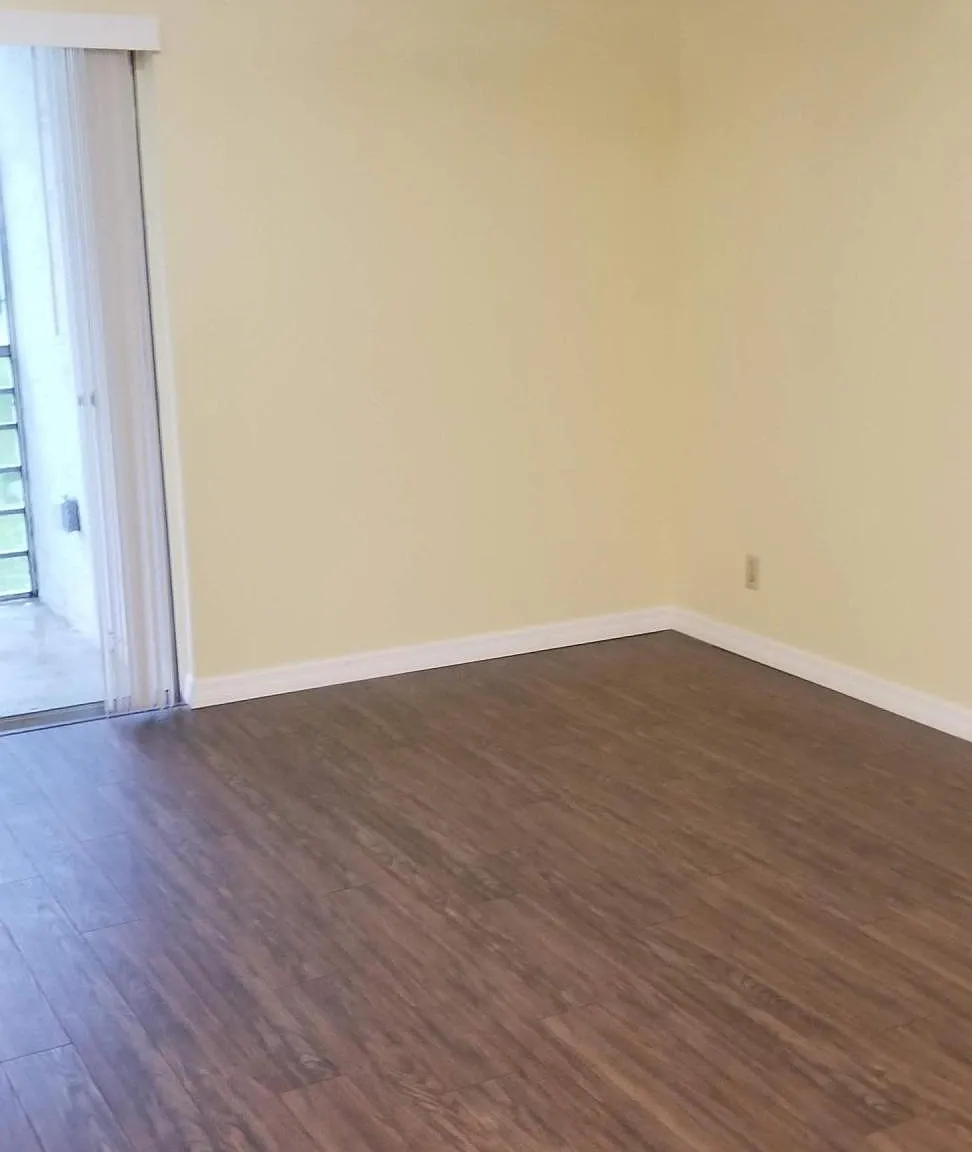 2 bed, 1.5 bath, 880 sqft, $2,000 — Photo 3