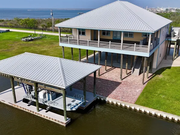 14 Sandy Point Dr, Grand Isle, LA 70358