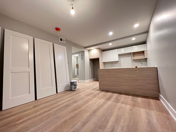 2nd image of 448 W Barry Ave #G1