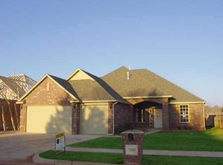 2001 Cedar Point Ln, Edmond, OK 73003