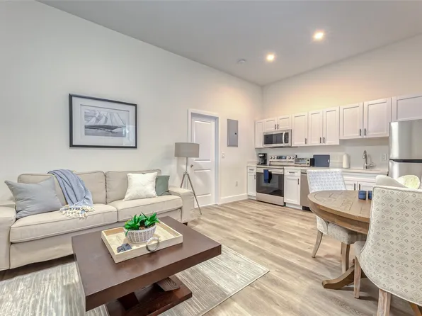 830 SE 14th St, Fort Lauderdale, FL 33316