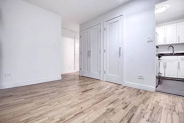 Rented by Urbane Brokerage | media 8
