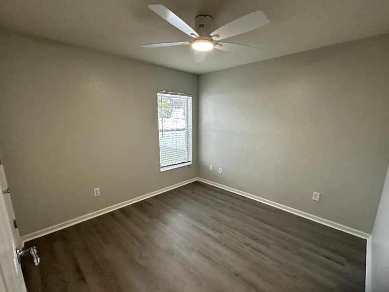 SW 40th Pl — Photo 19