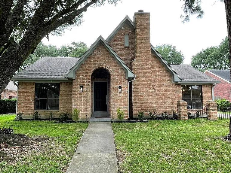 1015 Cascade Creek Dr — Photo 1