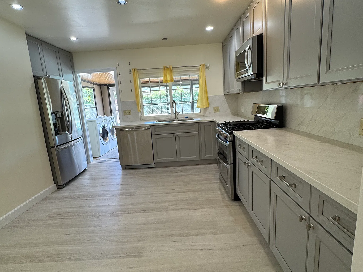 3 bed, 1161 sqft, $4,695 — Photo 3