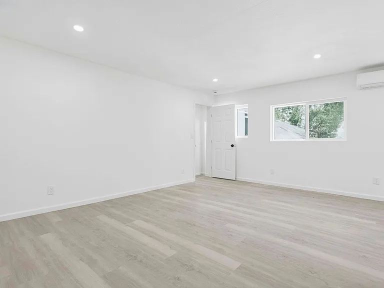 2836 Kilkare Rd — Photo 17