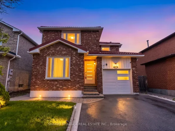7425 Doverwood Dr, Mississauga, ON L5N 6N3