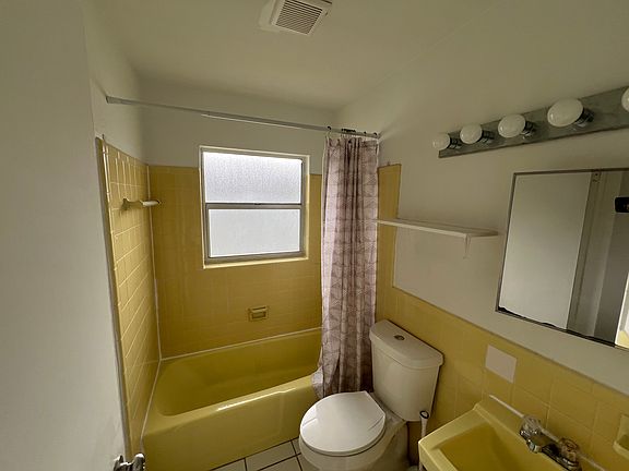 2nd image of 4365 Golden Gate Pkwy #C