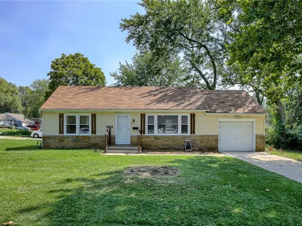 6402 Switzer Ln, Shawnee, KS 66203