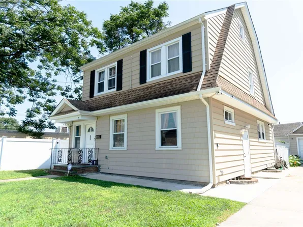 66 Willow Ave, Hempstead, NY 11550