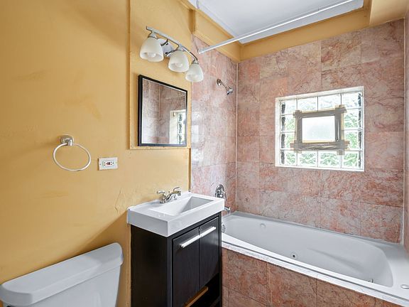 4th image of 1303 E 71st Pl APT 1N