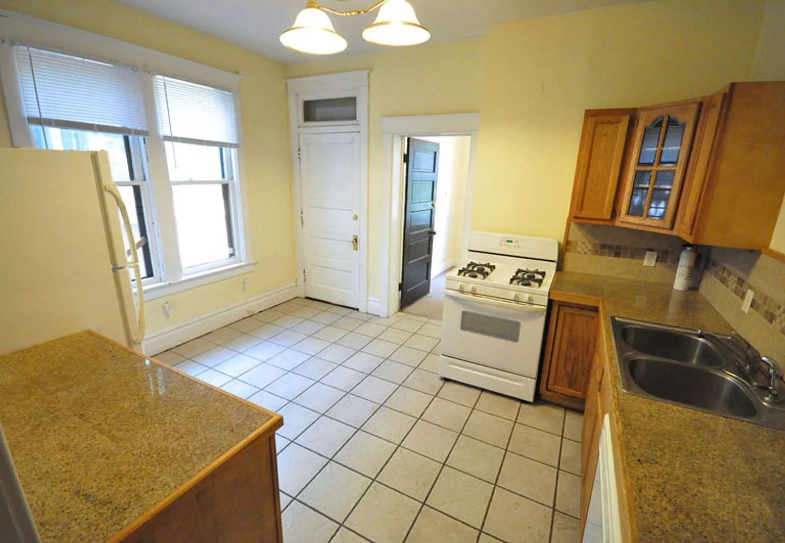 5 bed, 2.0 bath, $2,699 — Photo 4