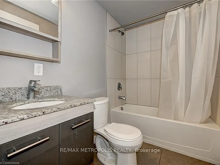 250 Albert St #202 — Photo 5