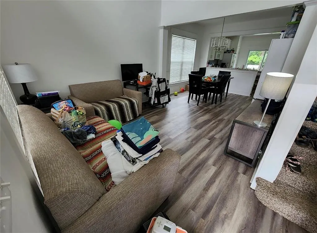 3 bed, 1435 sqft, $2,200 — Photo 1