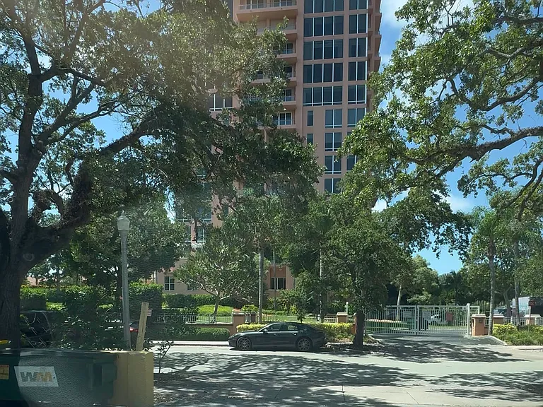 51 Edgewater Dr #4 — Photo 5
